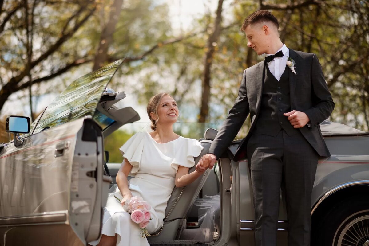 Which is better for a wedding: a luxury sedan or a brutal SUV? Let’s explore all the options.