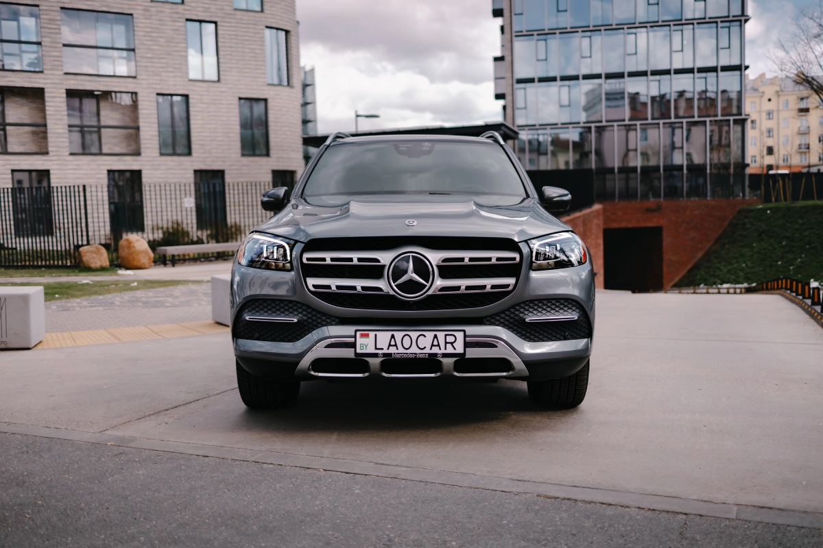 Интерьер GLS 450 — кожа, дерево, технологии