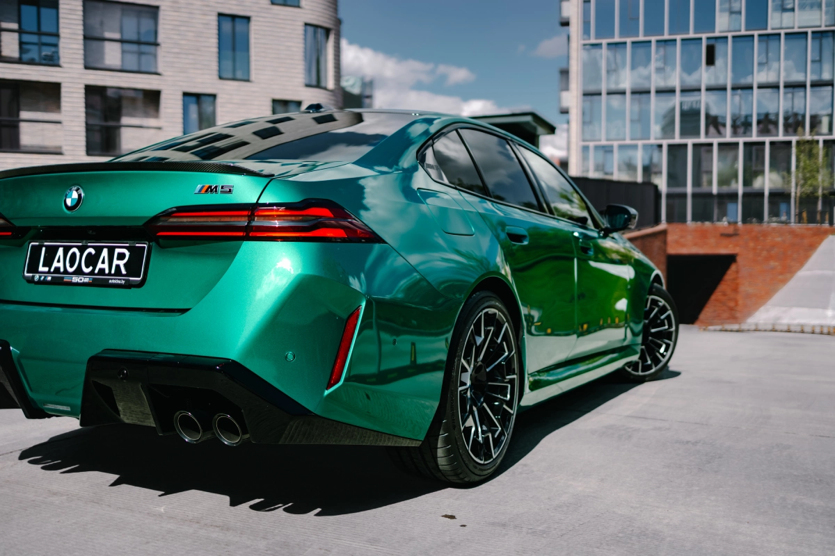 Аренда BMW M5 G90 на свадьбу, фотосессию или бизнес-встречу