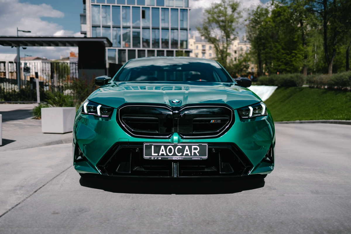 Новый BMW M5 G90 — аренда спортседана представительского уровня