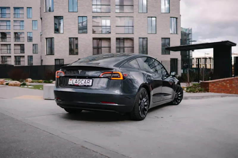 Tesla Model 3 Perfomance