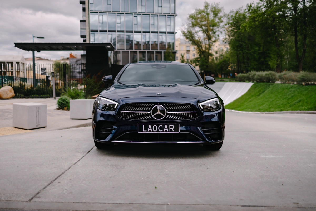 Аренда Mercedes E-class 220d — надёжный дизельный седан премиум-класса