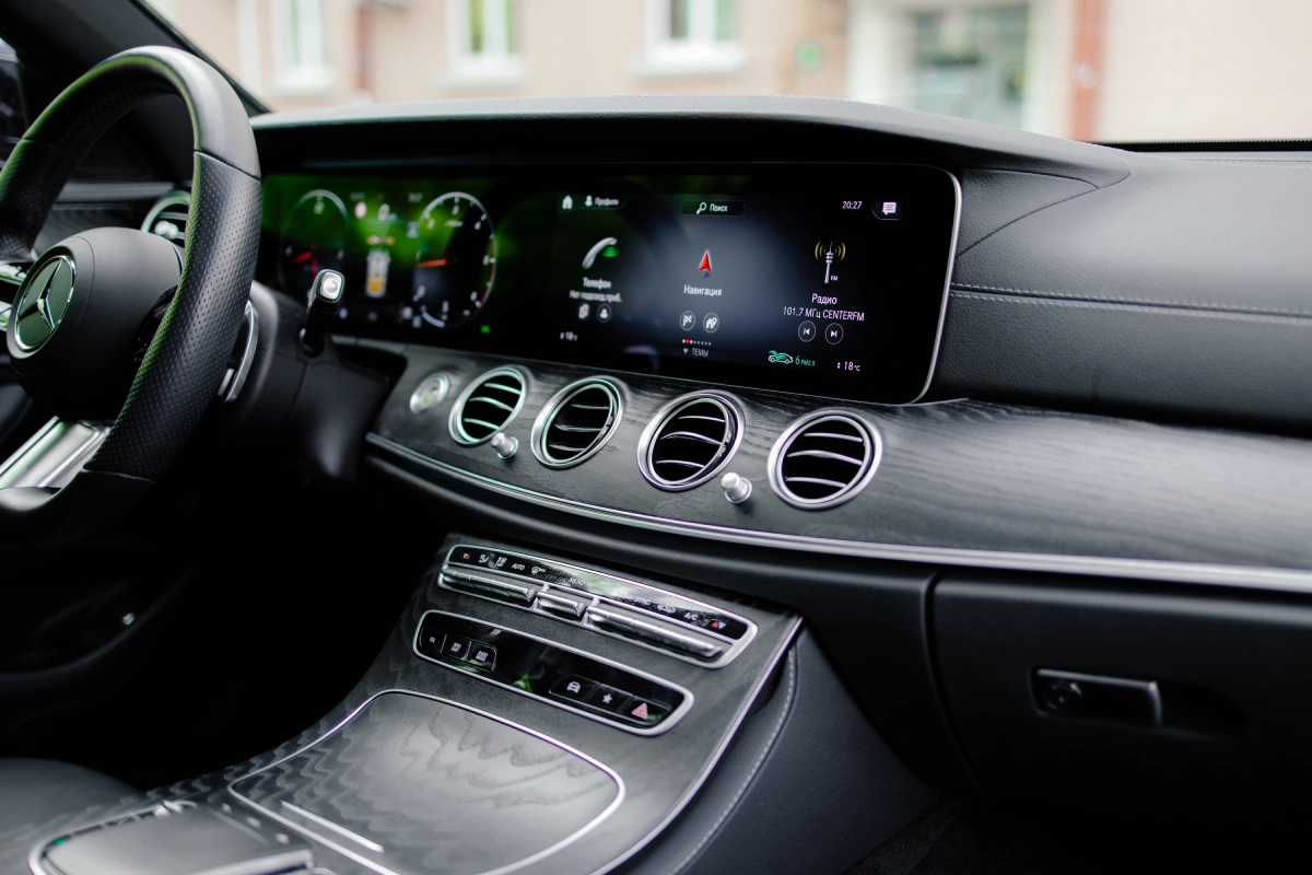 Аренда Mercedes E-class — премиум комфорт по маршруту Минск-аэропорт