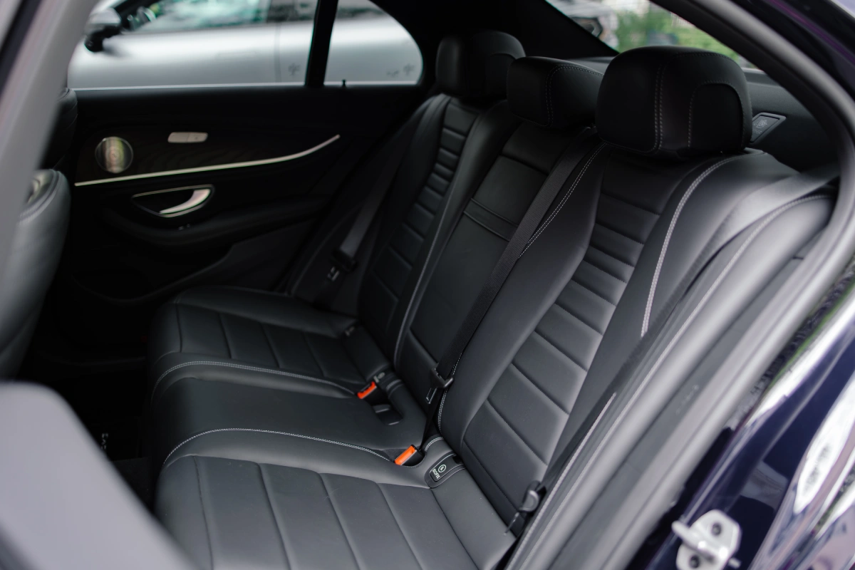 Прокат Mercedes E-class 220d — комфортные поездки на дальние расстояния