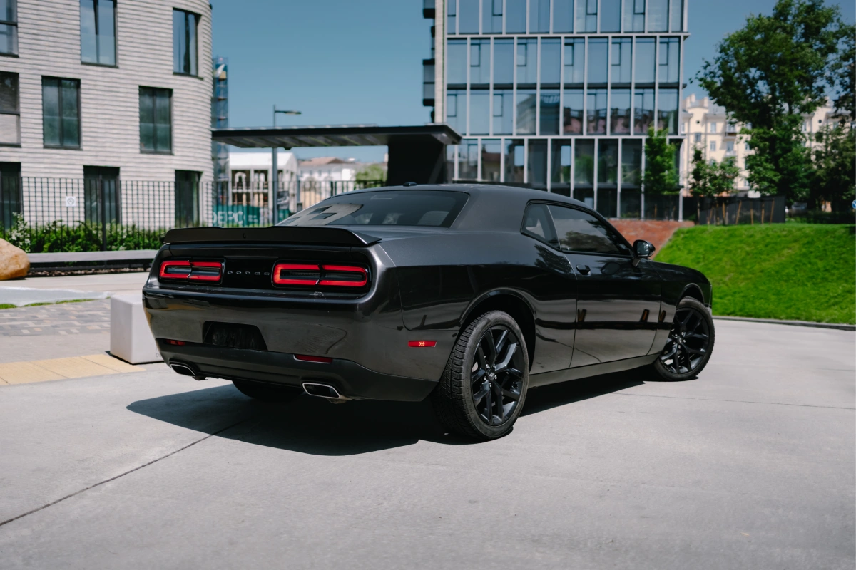 Аренда Dodge Challenger — идеальный выбор для любителей драйва