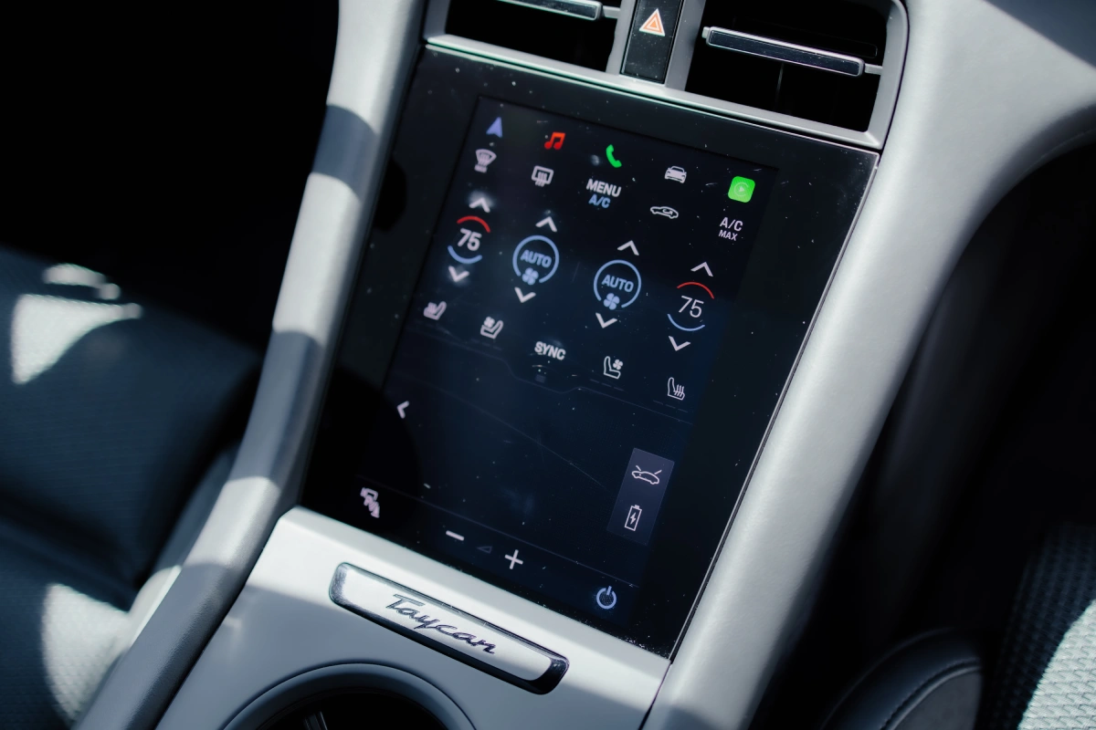 Porsche Taycan 4S аренда Минск — идеальный электрокар для деловых поездок
