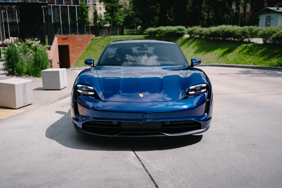 Porsche Taycan 4S в аренду Минск — идеальный выбор для городской поездки