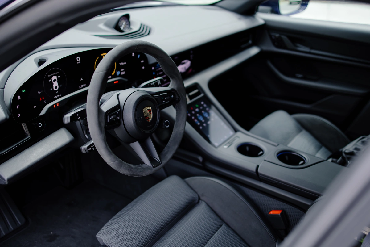 Прокат Porsche Taycan 4S Минск — электрокар с высокой производительностью