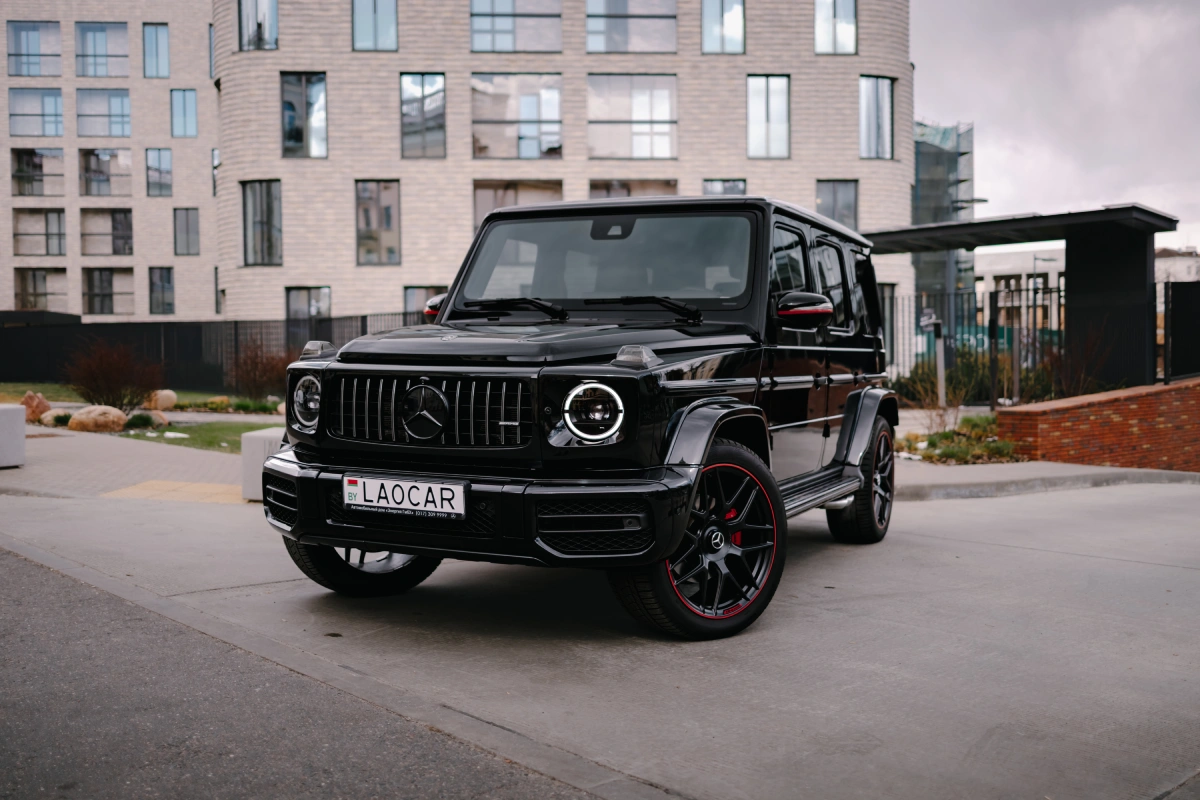Эффектный Mercedes G-Class 500 AMG на городских улицах