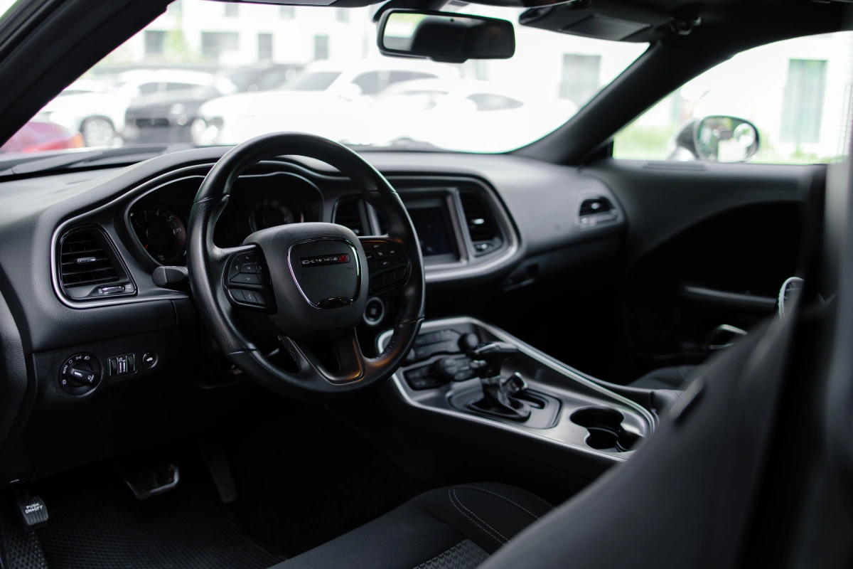 Аренда Dodge Challenger — скорость, звук, эмоции
