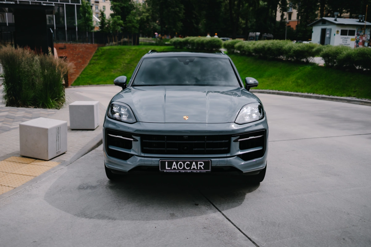 Porsche Cayenne S E-Hybrid напрокат в Минске — гибридный кроссовер