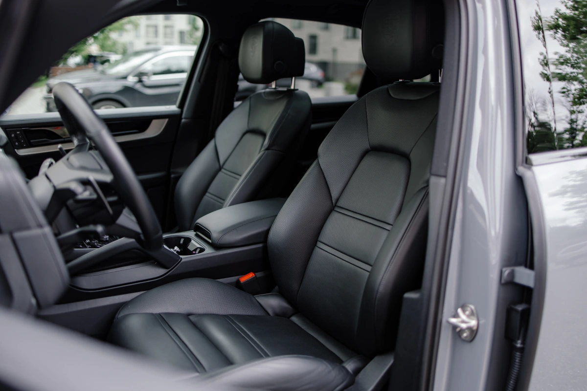Панель управления и мультимедиа Porsche Cayenne S E-Hybrid в аренду