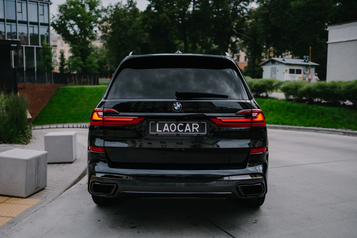 Аренда BMW X7 3.0d без водителя — простор и технологии