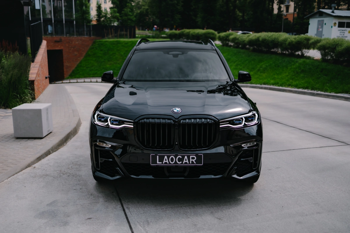Прокат BMW X7 дизель в Беларуси — стиль, мощь и простор