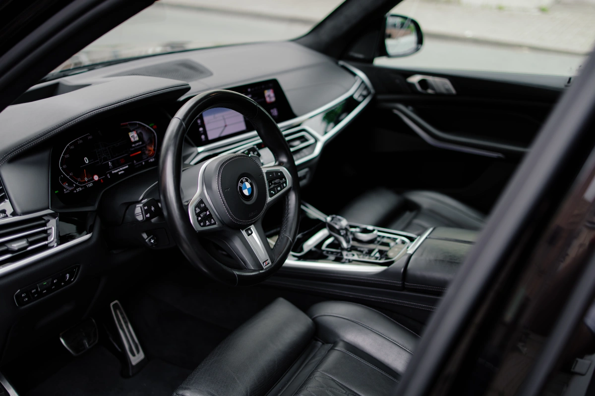 BMW X7 дизель — аренда большого кроссовера бизнес-класса