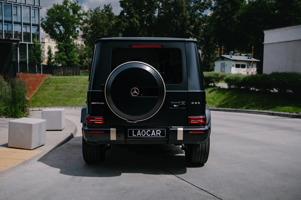 Интерьер Mercedes G63 AMG — кожа, карбон, мультимедиа