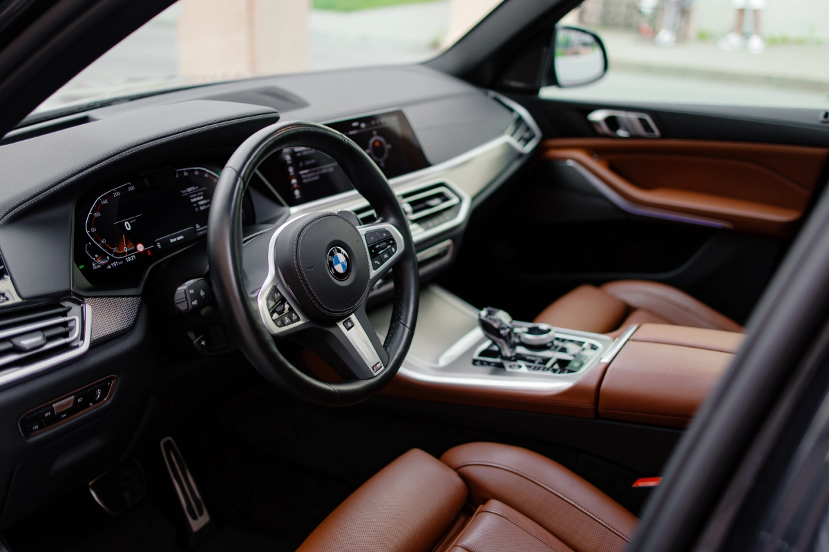 BMW X5 3.0d — комфортное авто для семейных поездок