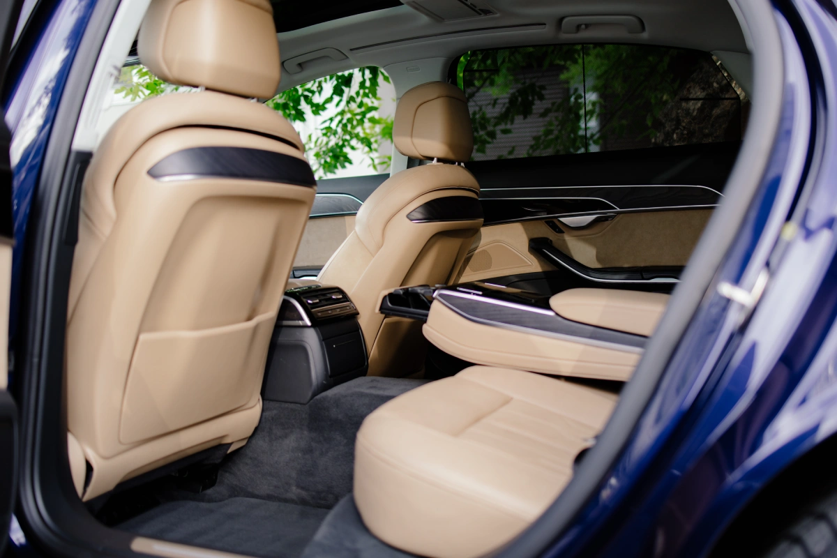 Аренда премиальный седан Audi A8 Long