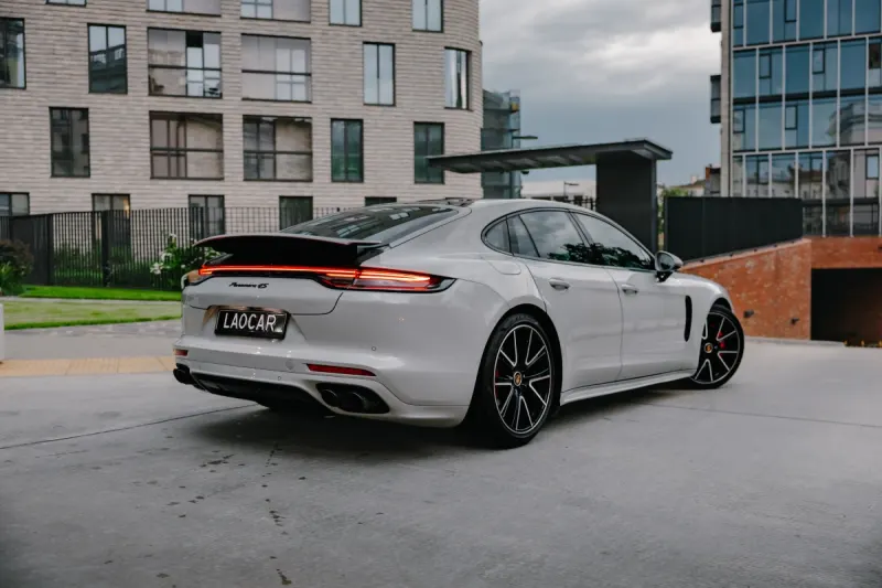Porsche Panamera 4S