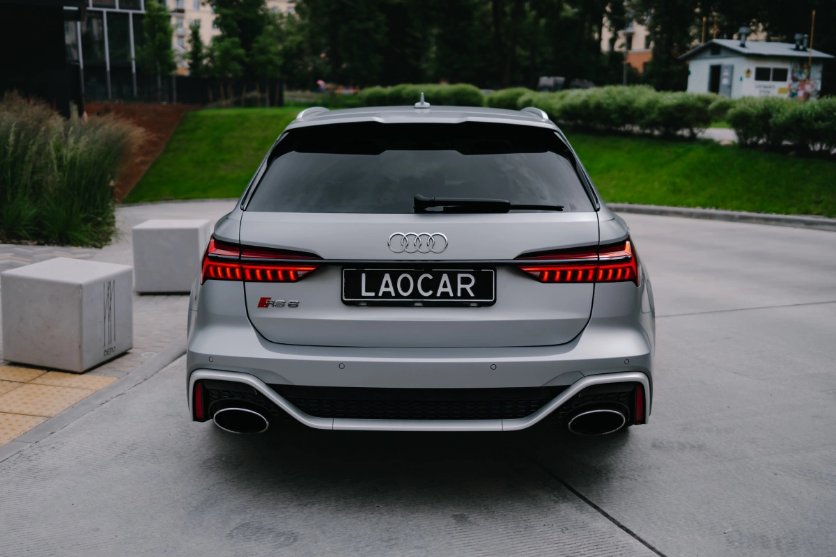 Салон Audi RS6 Performance — спортивные сиденья и карбон