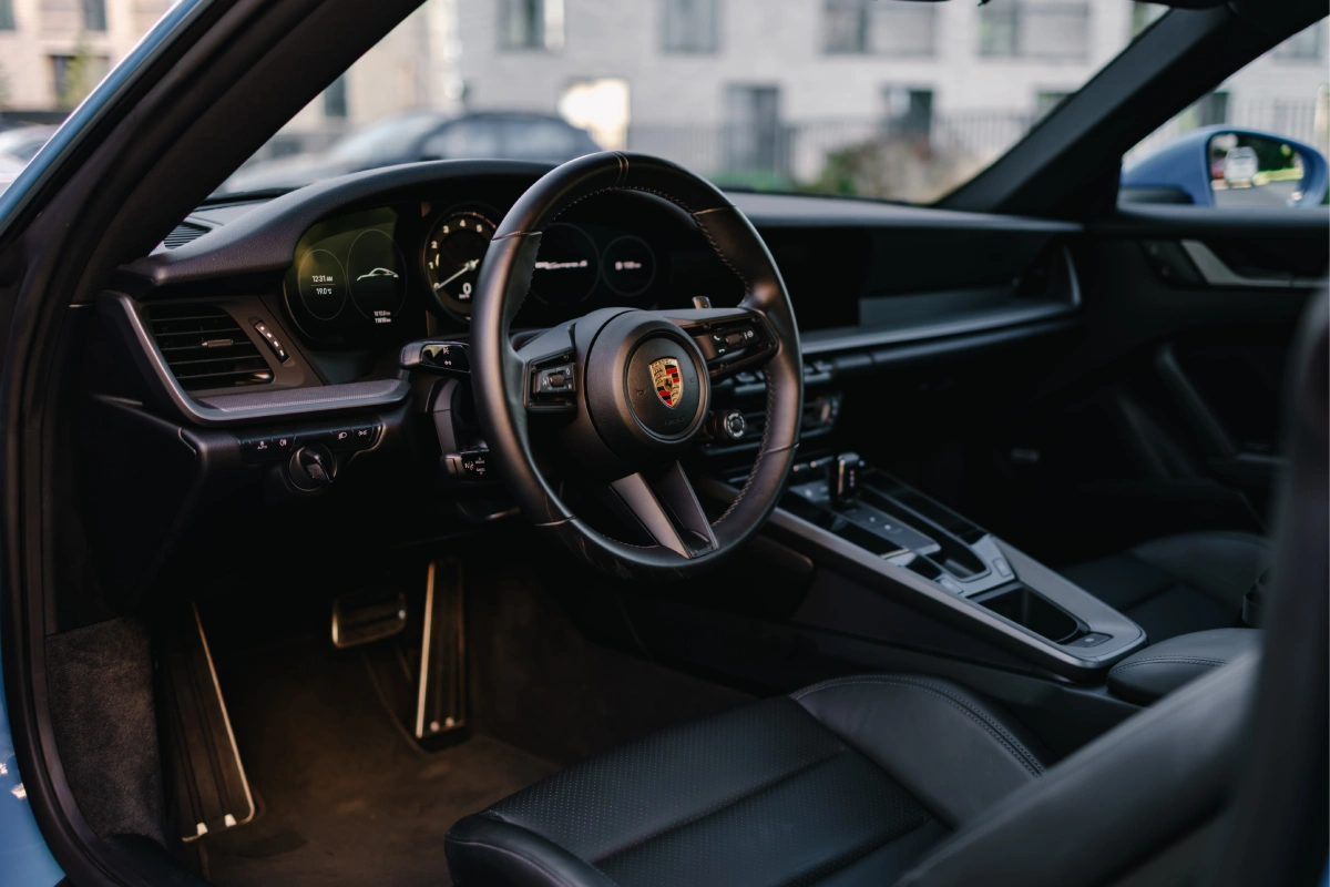 интерьер Porsche 911 Carrera S аренда