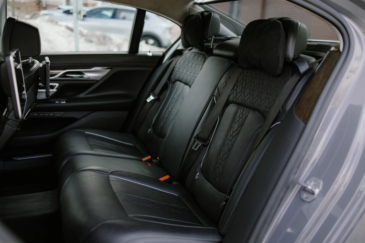 明斯克租赁 BMW 750Li — 豪华商务轿车出租