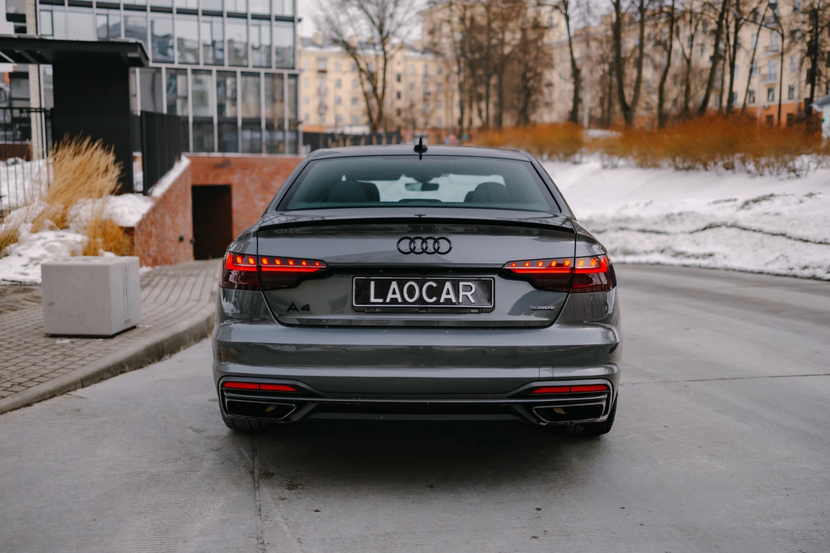 明斯克Audi A4租赁商务轿车