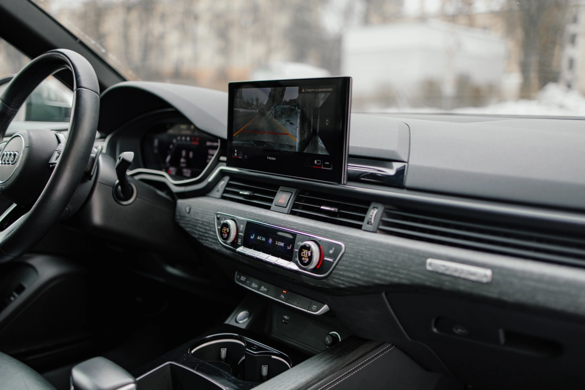 Audi A4 multimedia dashboard interior