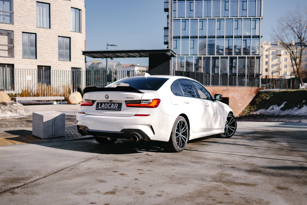 BMW 330i