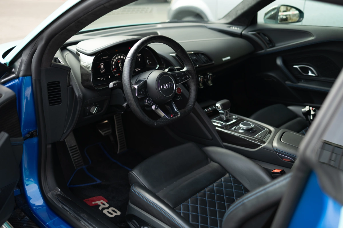 руль и панель Audi R8 V10 Performance фото