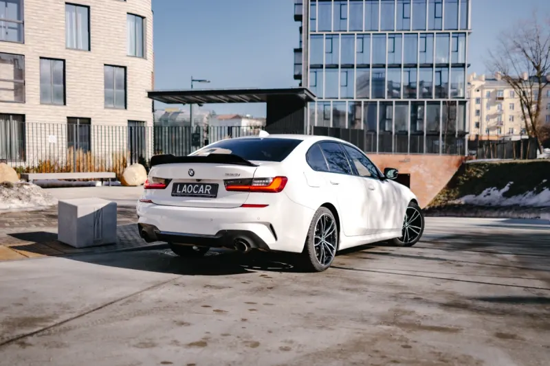 BMW 330i