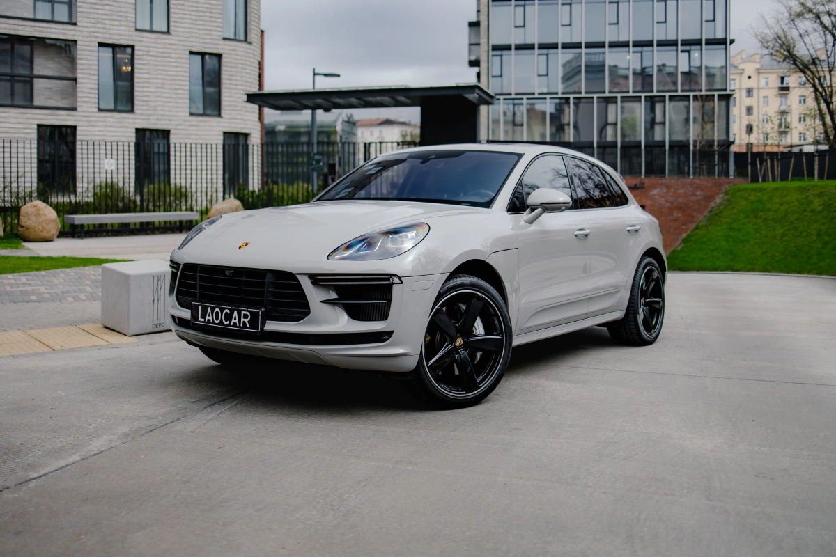 Porsche Macan Turbo аренда Минск — вид спереди