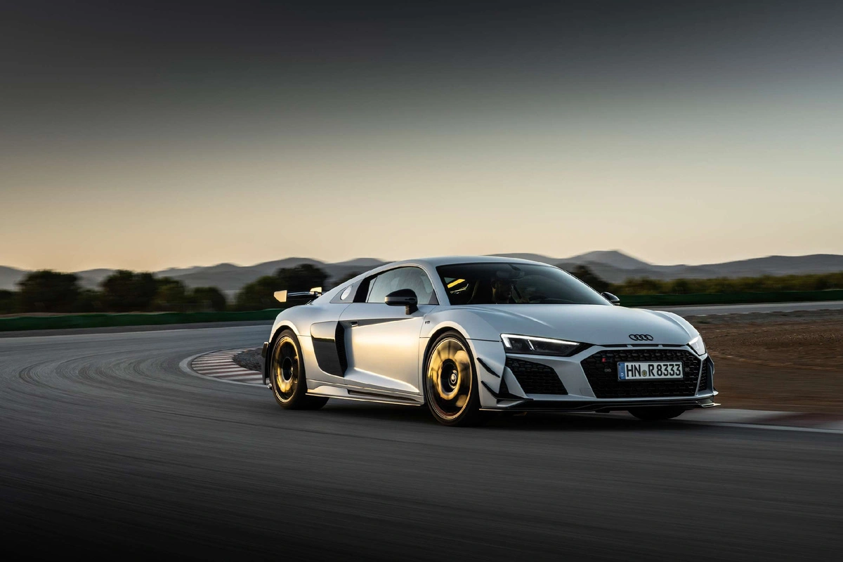 Lamborghini vs Audi süper araba