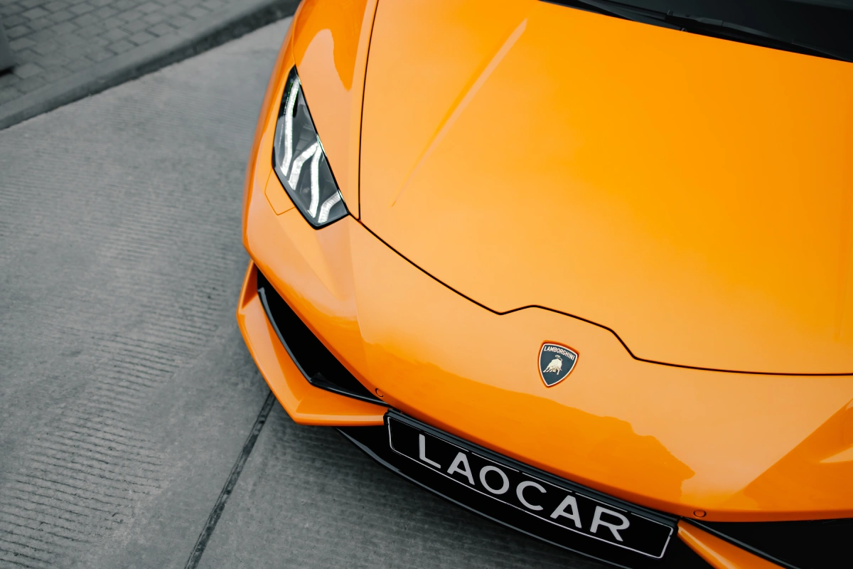 Lamborghini Huracan kiralama Minsk ön görünüm