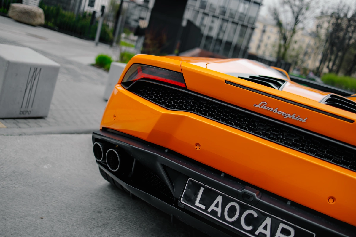 Lamborghini Huracan 后视图