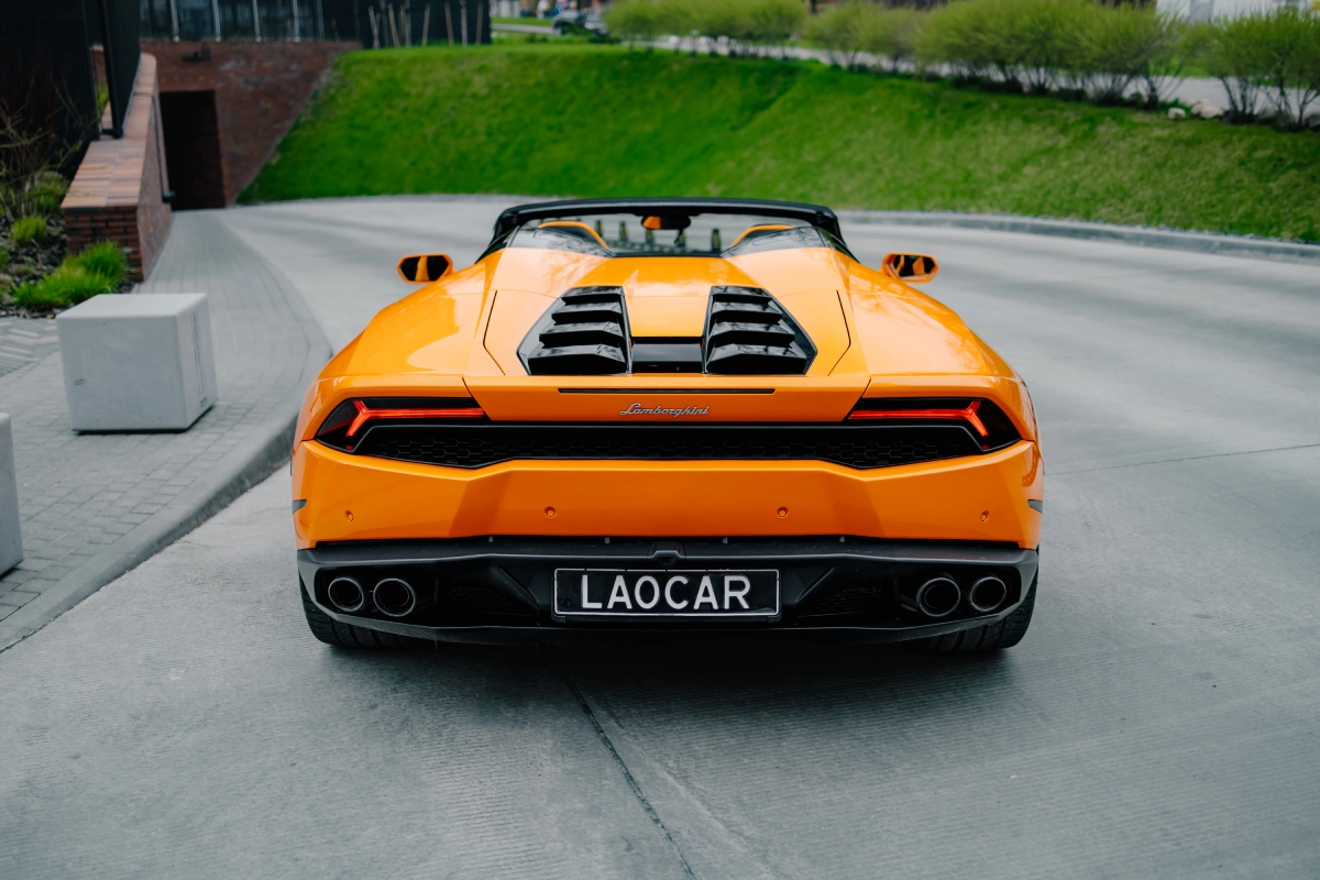 Lamborghini Huracan arka görünüm