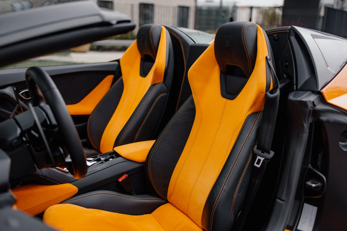 Lamborghini Huracan interior cabin
