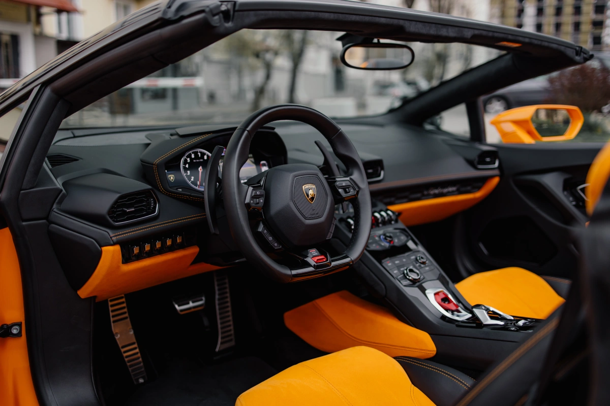 Lamborghini Huracán мультимедиа и салон