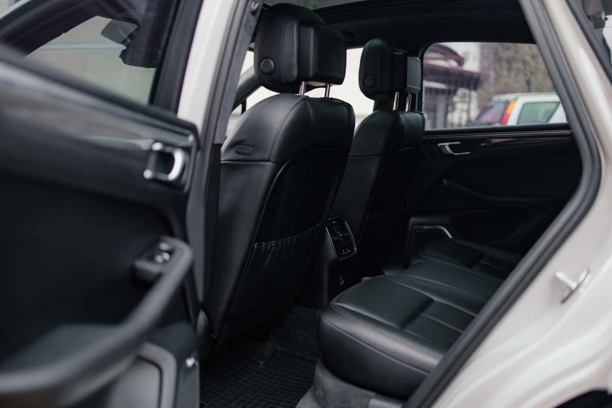 Porsche Macan Turbo iç mekân