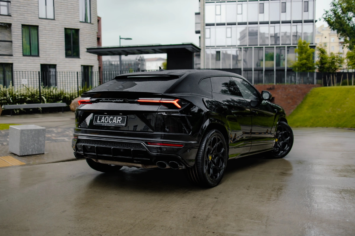 Lamborghini Urus Black